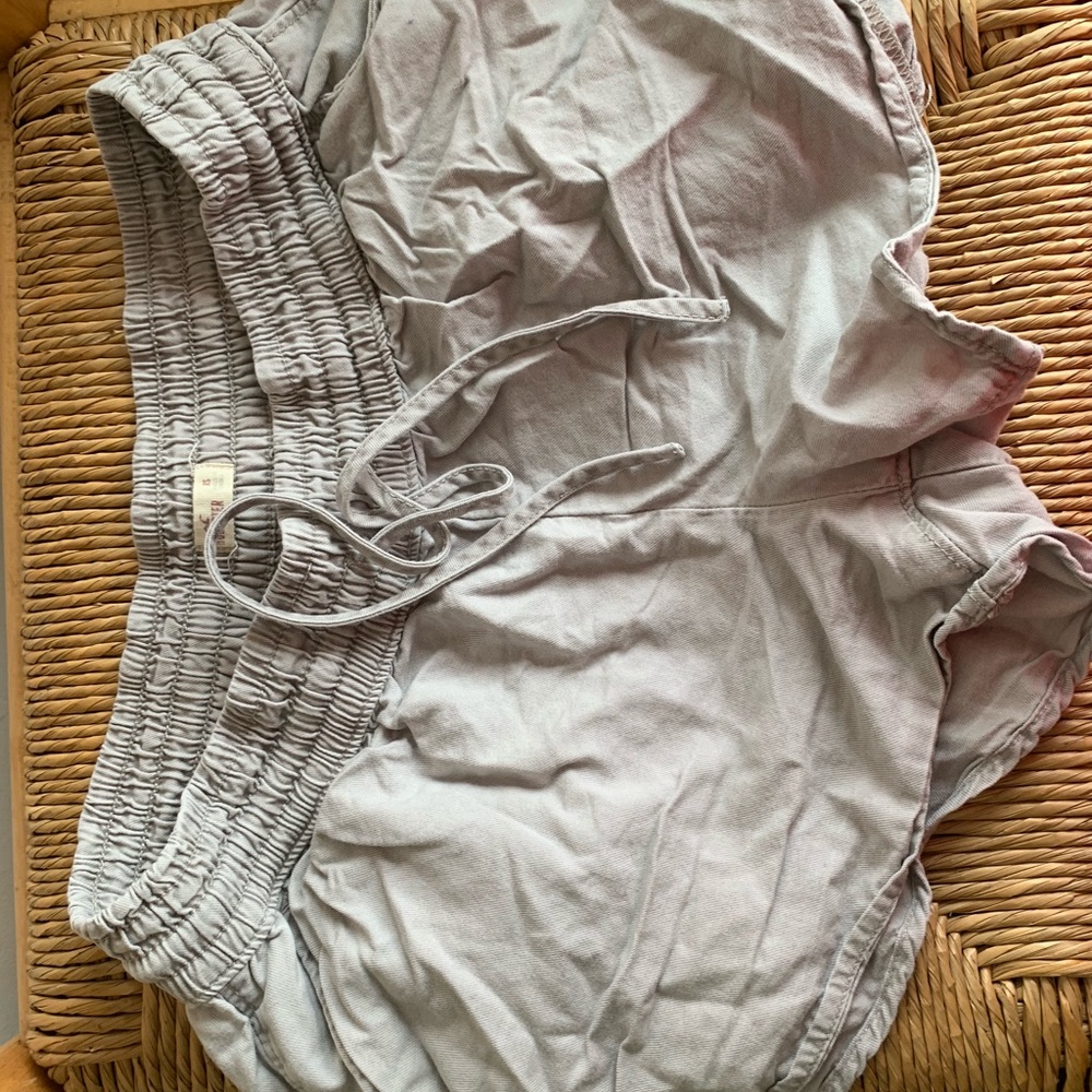 GREEN FLOWY HOLLISTER SHORTS